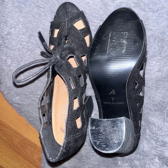 Ardene lace up peep toe cut out heels in black - Picture 4 of 4